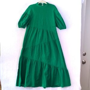 Elegant Green Midi Dress with Puff Sleeves